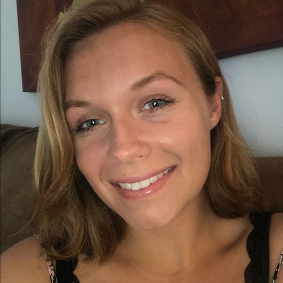 Meet your Posher, Elle - Picture 1 of 1